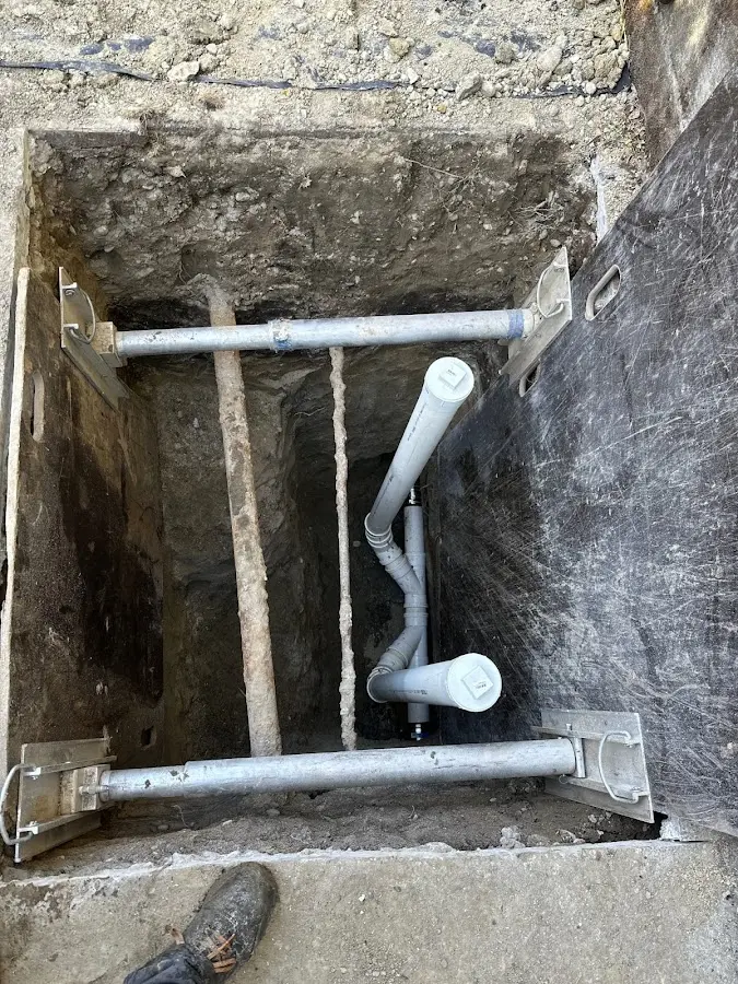 Experienced plumber completing Gas Line Repair work in Oaklyn